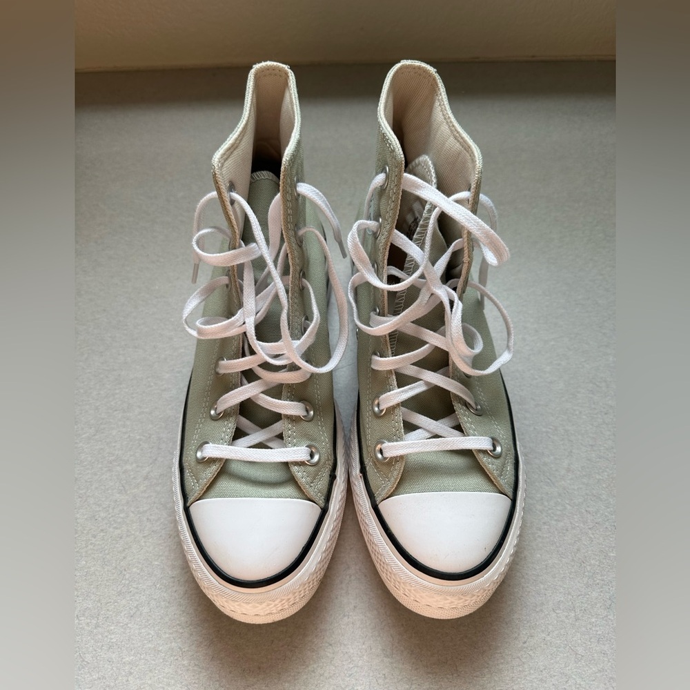Converse platform high tops size 8 NWOT